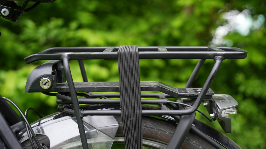 ¿Cómo coloco la batería del portaequipajes de mi E-bike Vision?