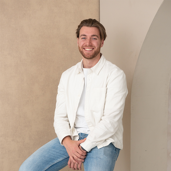 Tom - Director y asesor comercial