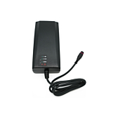 Vista superior del cargador Alber Neodrives Z20 V8 RS. El indicador de carga es claramente visible.