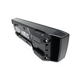 Foto de la Bosch PowerPack 500 Active 36V 13.4Ah batería de bicicleta vista desde abajo donde se pueden ver las etiquetas con advertencias y el interruptor para encender y apagar la batería