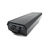 Foto de la Bosch PowerPack 500 Active 36V 13.4Ah batería de bicicleta vista desde atrás donde se puede ver el conector que se enchufa en la batería