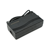 Vista tres cuartos del cargador compatible Gazelle Impulse 42V 3A con conector Rosenberger sin adaptador.