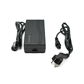 Vista frontal del cargador compatible Gazelle Impulse 42V 3A con conector Rosenberger desde un ángulo más alto. El adaptador está al lado del cargador.