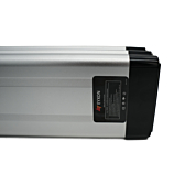 Primer plano de la etiqueta en la parte inferior de la Phylion XH370-12J Silverfish 37V 12Ah Compatible.