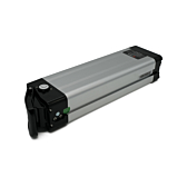 Vista en tres cuartos de la Phylion XH370-12J Silverfish 37V 12Ah Compatible acostada, tomada de cerca, donde la batería es claramente visible.