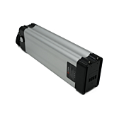 Vista en tres cuartos de la Phylion XH370-12J Silverfish 37V 12Ah Compatible donde la conexión de la bicicleta es visible, tomada desde arriba.