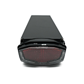 Vista trasera de la batería de bicicleta Promovec Carrier 6.2XL 36V 11Ah. La luz trasera de la batería es visible.
