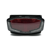 Foto en primer plano de la luz trasera de la batería de bicicleta Promovec Carrier 6.2XL 36V 11Ah.