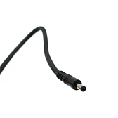 Primer plano de la conexión del cargador Rad Power Bikes 48V 2A.