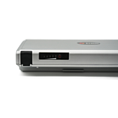 El indicador de batería y el puerto de carga de la batería de bicicleta compatible Sparta E-500 36V 13Ah fabricada por EYXON.