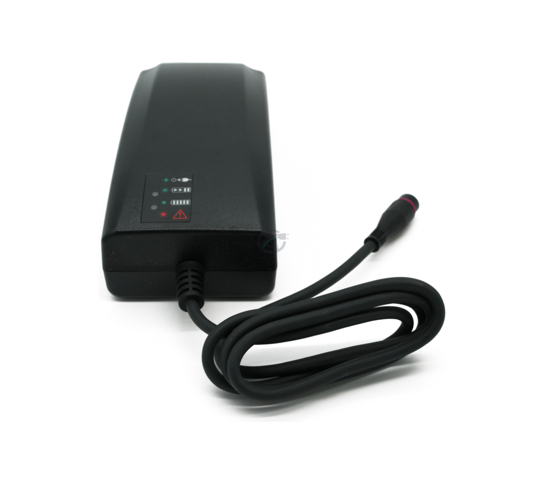 Vista trasera del cargador Alber Neodrives Z20 V8 RS. El indicador de carga es visible.