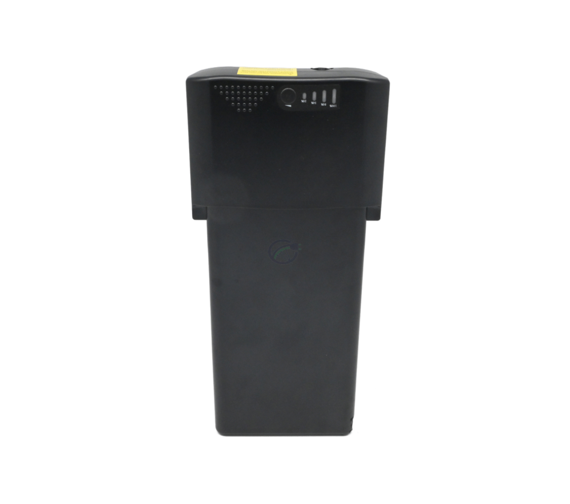 Vista superior de la batería de bicicleta Ansmann 36V 14Ah Compatible. El indicador de batería es claramente visible.