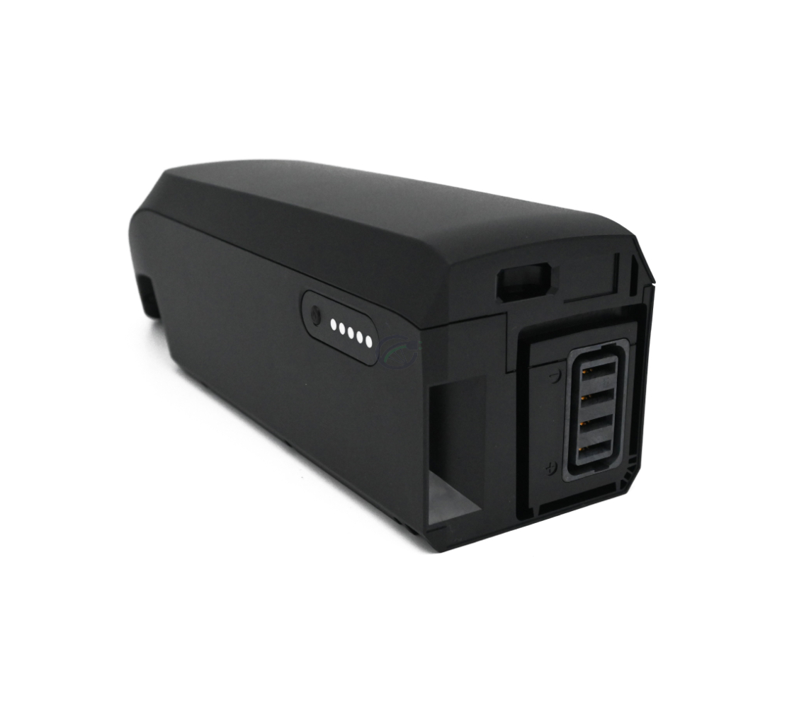foto del Shimano BT-E6010 36V 11.6Ah desde la parte trasera donde se puede ver el conector de la batería para la bicicleta y el indicador de batería que muestra el porcentaje restante