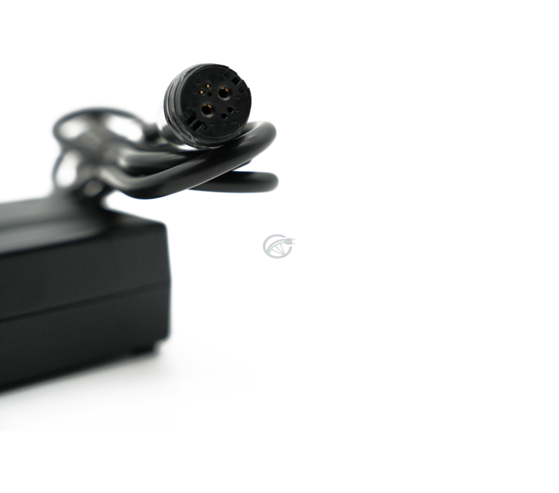 El conector Rosenberger del cargador compatible Gazelle Impulse 42V 3A.