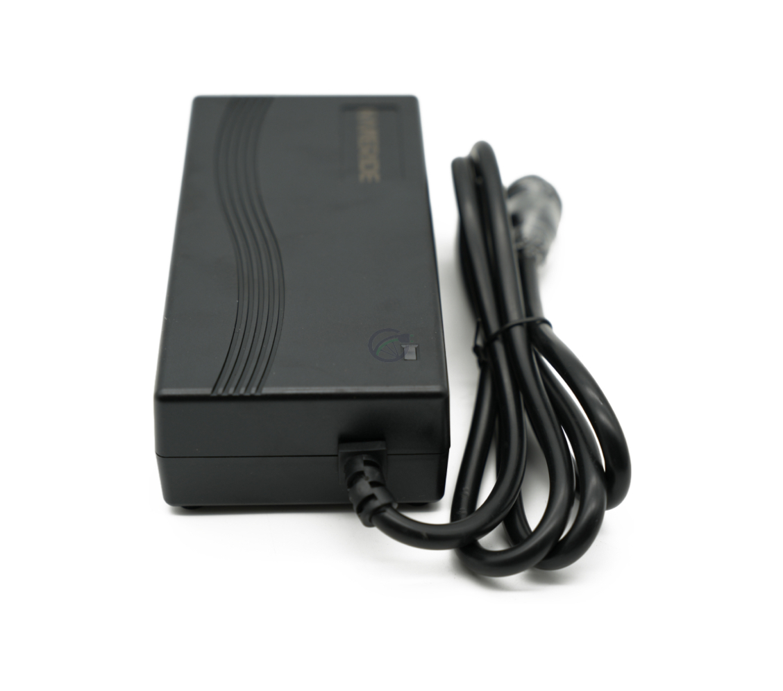 Vista trasera del cargador compatible Gazelle Impulse 42V 3A con conector Rosenberger.