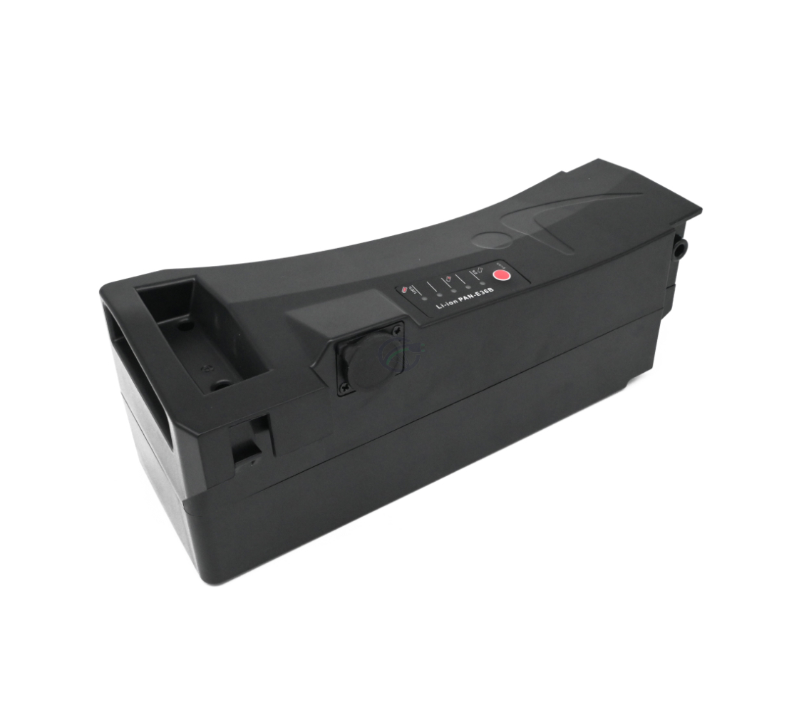 Batería compatible Impulse 36V 14.5Ah producida por EYXON vista desde un ángulo inclinado. El asa, la parte superior y el lado de la batería son visibles.