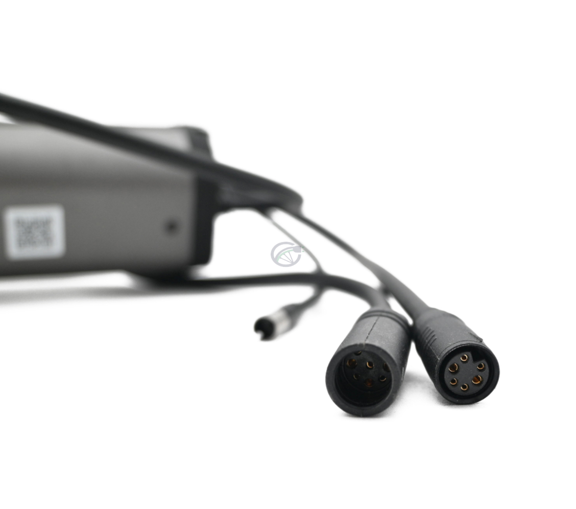 Foto en primer plano de las conexiones de los cables de la batería para bicicleta Mahle X35 B1-D Smart