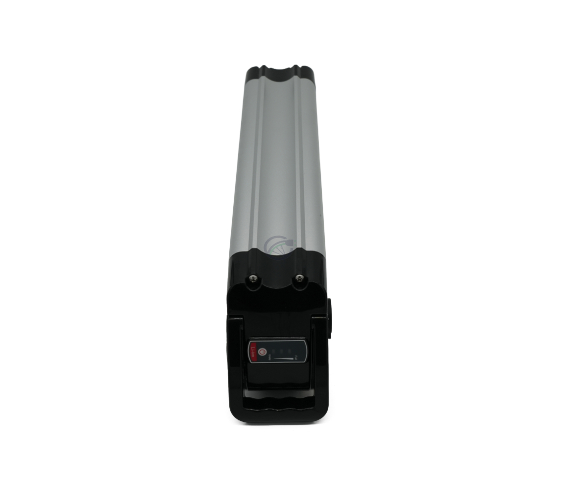 Vista frontal de la Phylion XH370-12J Silverfish 37V 12Ah Compatible donde también se ve la parte superior.