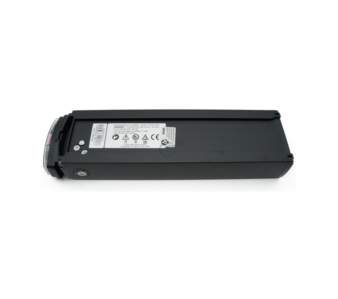 Vista inferior de la batería de bicicleta Promovec Carrier 6.2XL 36V 17.4Ah. La etiqueta en la parte inferior de la batería es claramente visible.