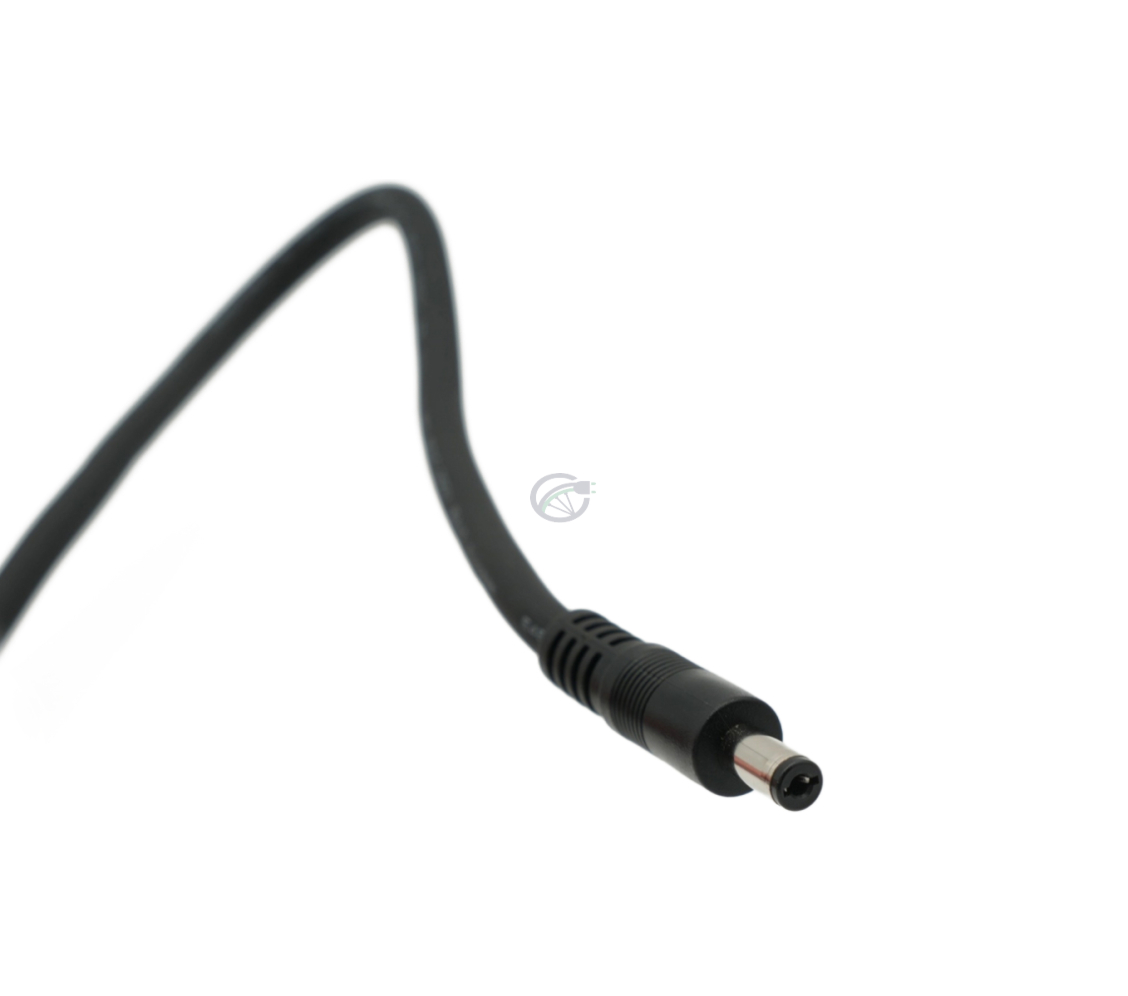 Primer plano de la conexión del cargador Rad Power Bikes 48V 2A.