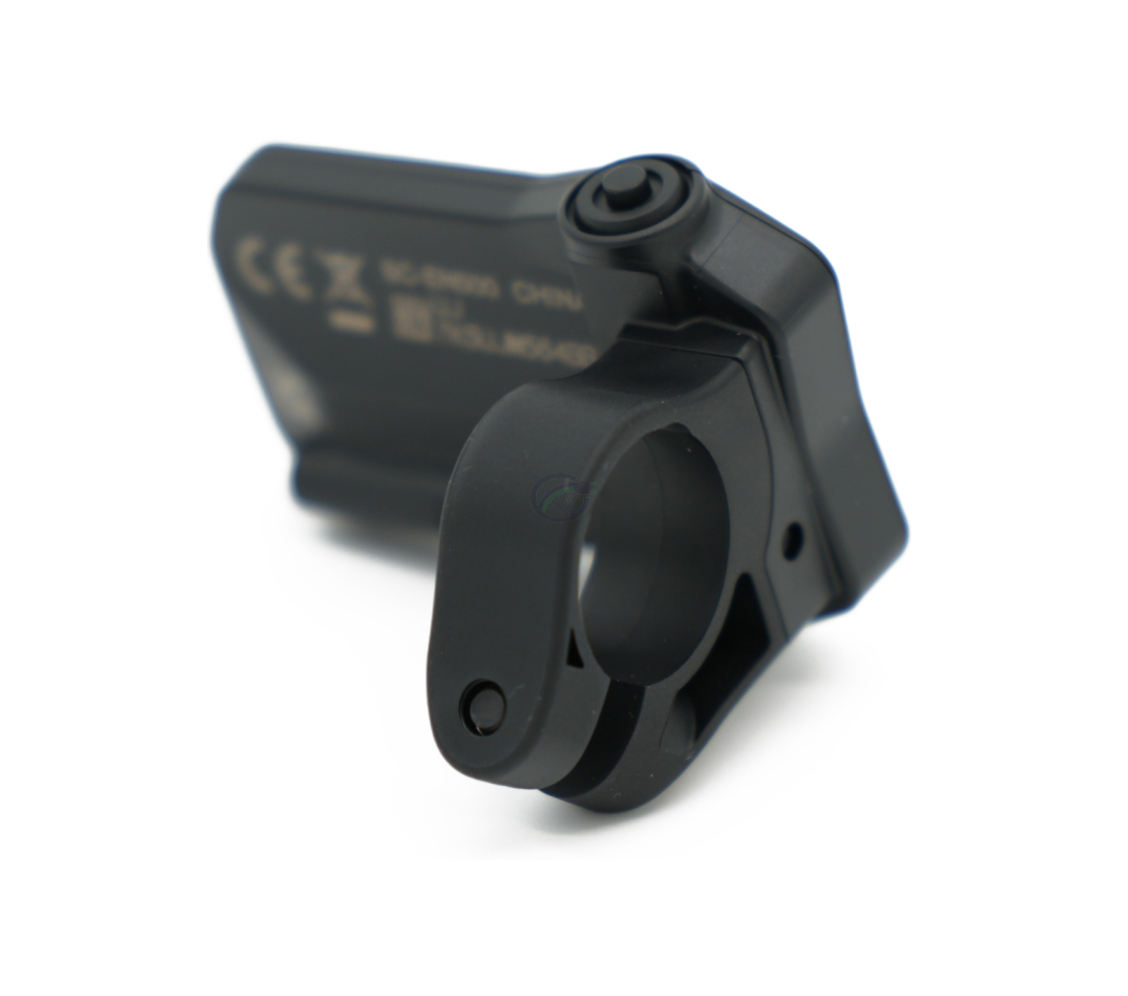 Vista en tres cuartos del Shimano Steps SC-EN500 desde atrás con el botón de encendido claramente visible.