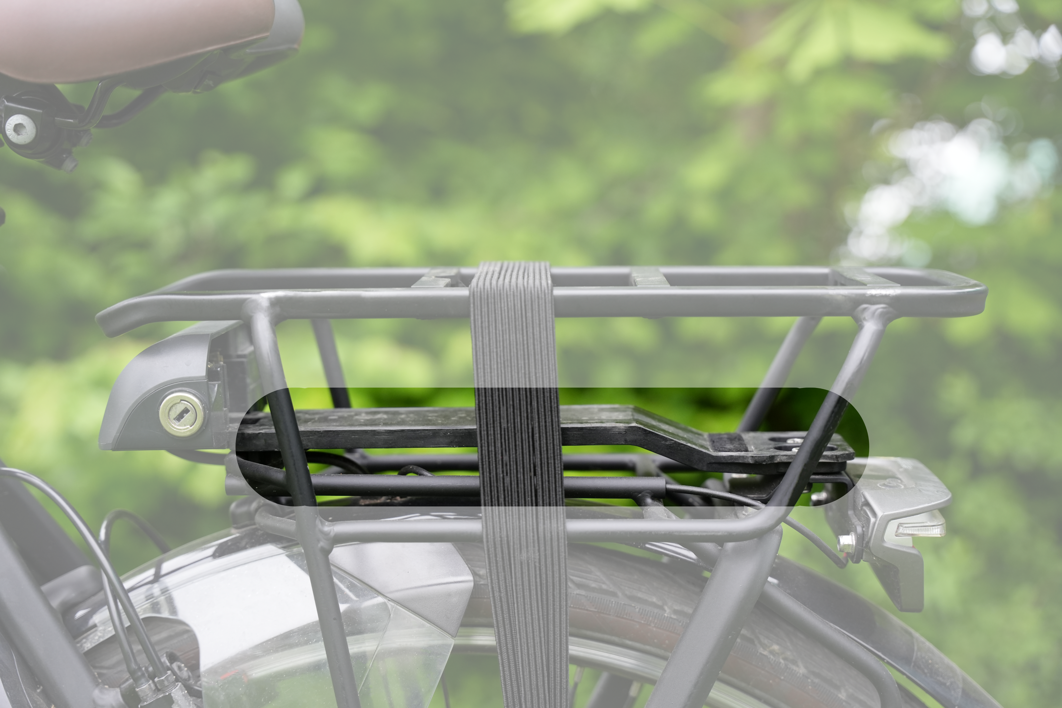 De rail die vast zit aan de verankering verwijderen